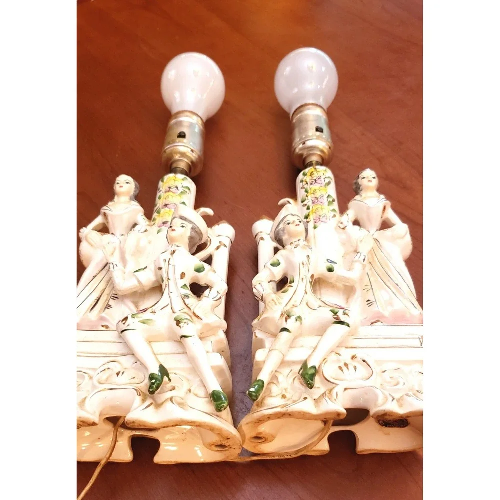 Vintage WALES Victorian Colonial Couple Figurine Lamp Made in Japan